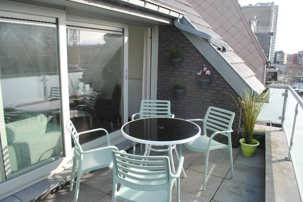 Vakantieverblijf 'Mara Cinco' Met Ruim Terras In Oostende Apartment Exterior foto